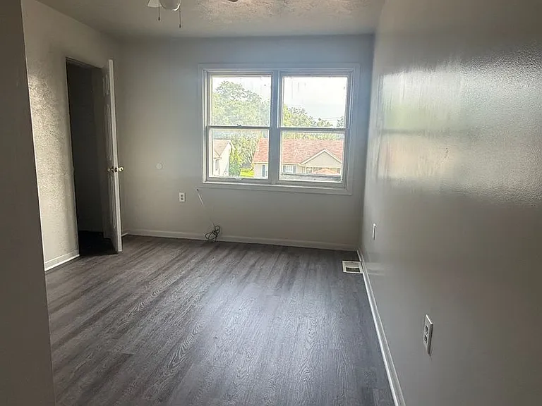 1414 W Washington St — Photo 3