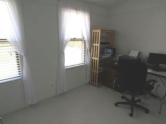 4th image of 124 Central Ave