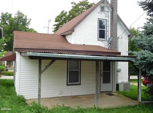 107 N Madison St, Elizabeth, IL 61028