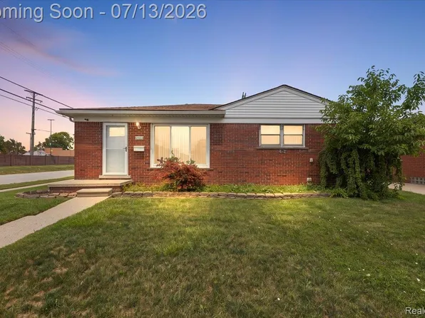 19111 Ike St, Roseville, MI 48066