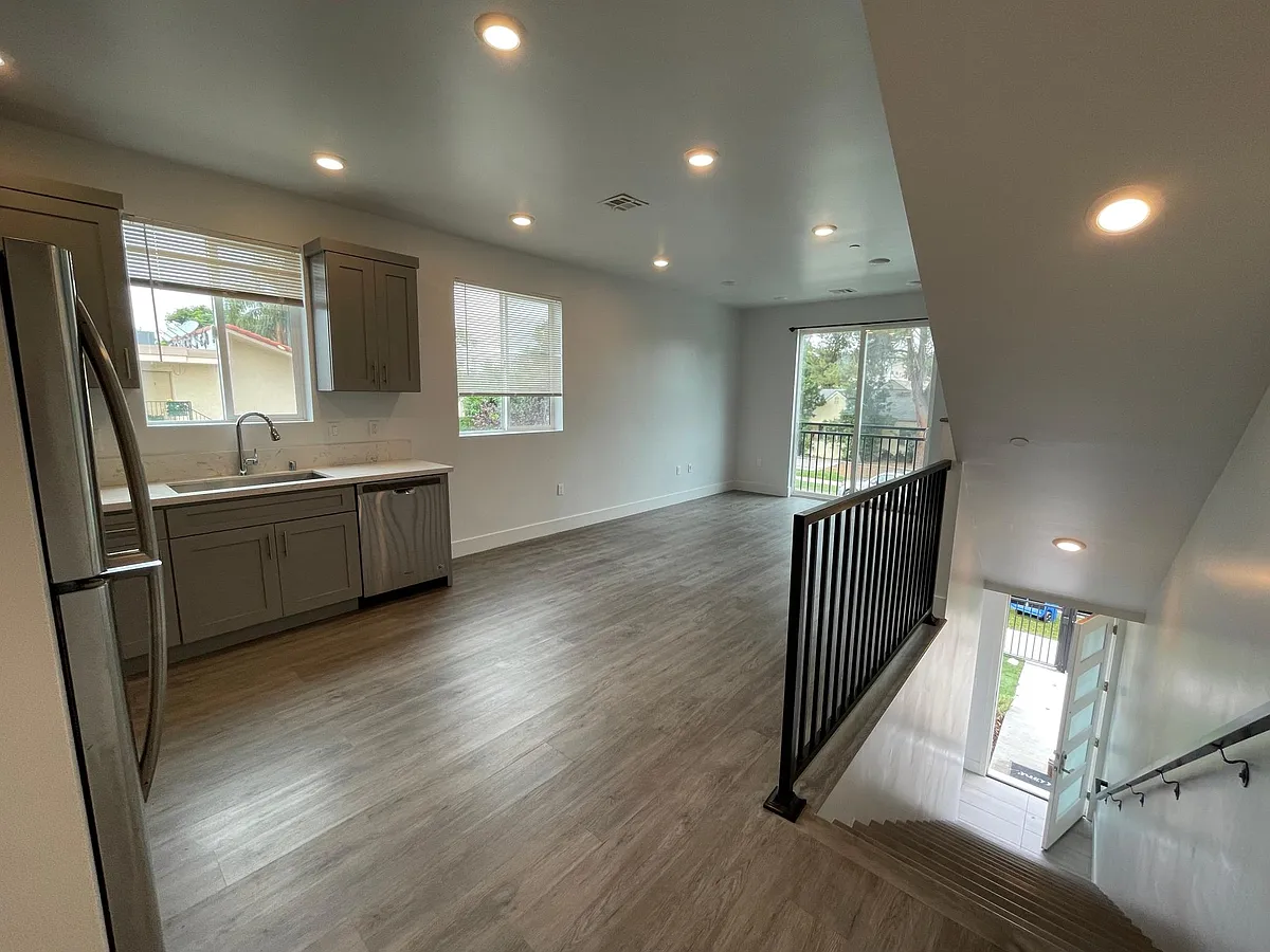 Building Photo - 14116 Erwin St #1
