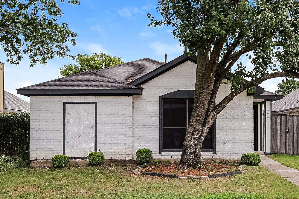 4 bed, 2.0 bath, 1467 sqft, $2,180 — Photo 1