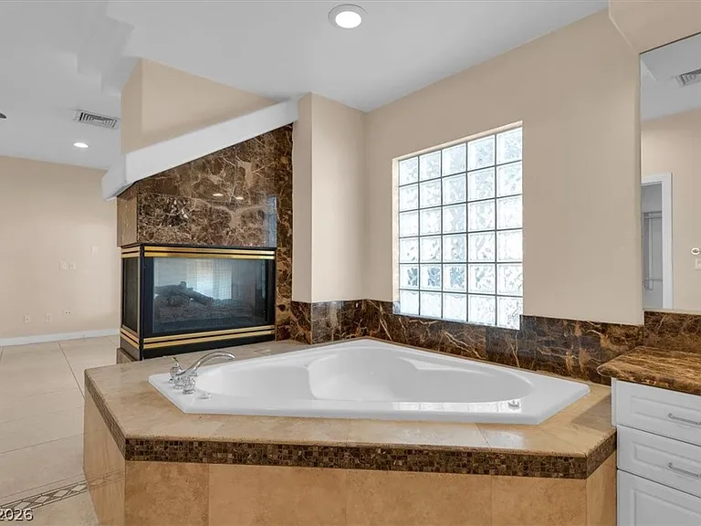 7956 Marbella Cir — Photo 8