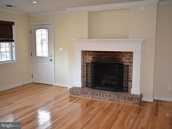 4th image of 376 Stuyvesant St