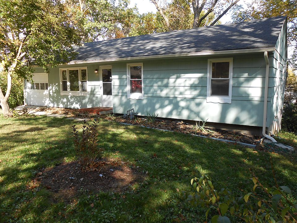 1st image of 115 E 96th St