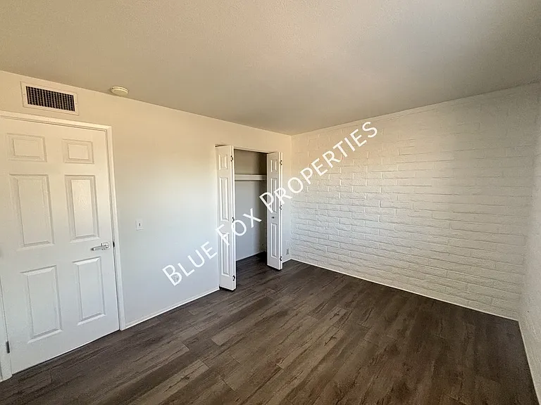 2780 W Via Del Santo — Photo 12