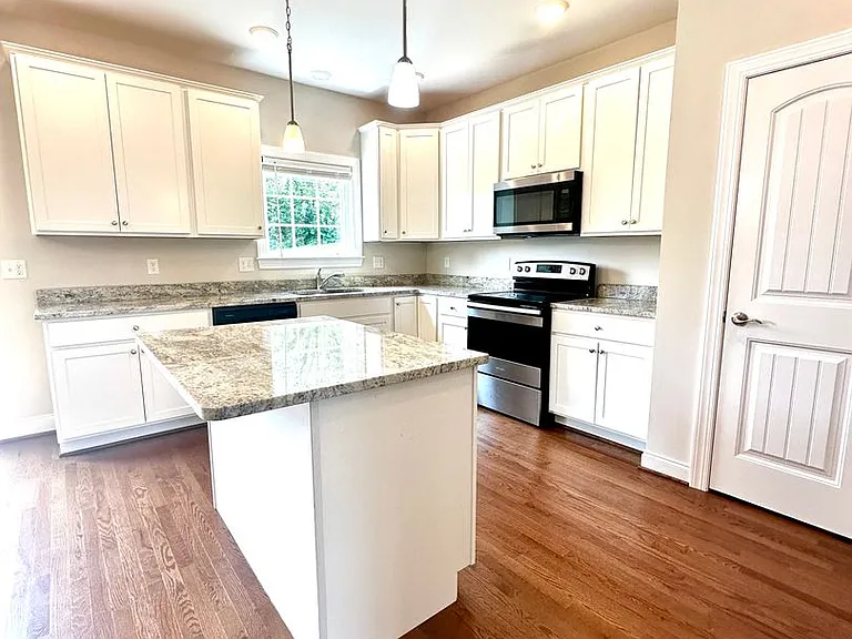 1224 Bluemoon Dr — Photo 8