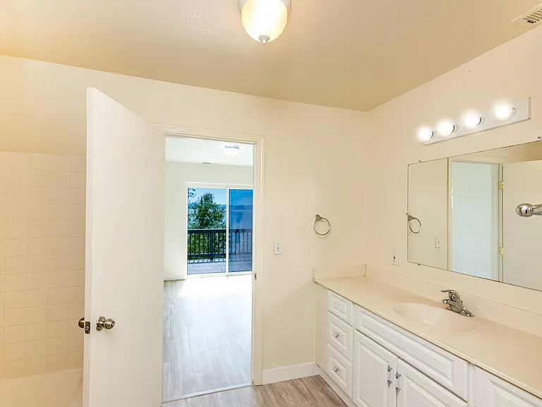 2nd floor bathroom