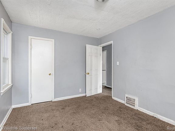 5th image of 9922 Coyle St