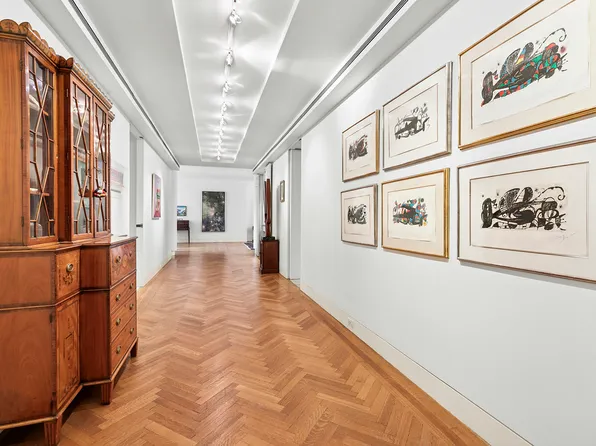 655 Park Avenue image 8 of 13