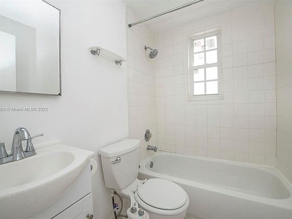 2nd image of 530 15th St APT 203