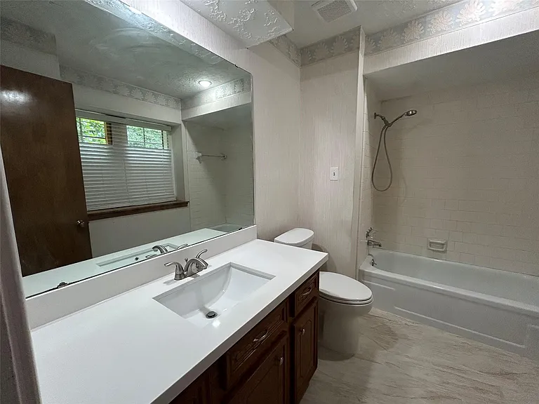 1712 Carol Lee Ln — Photo 9
