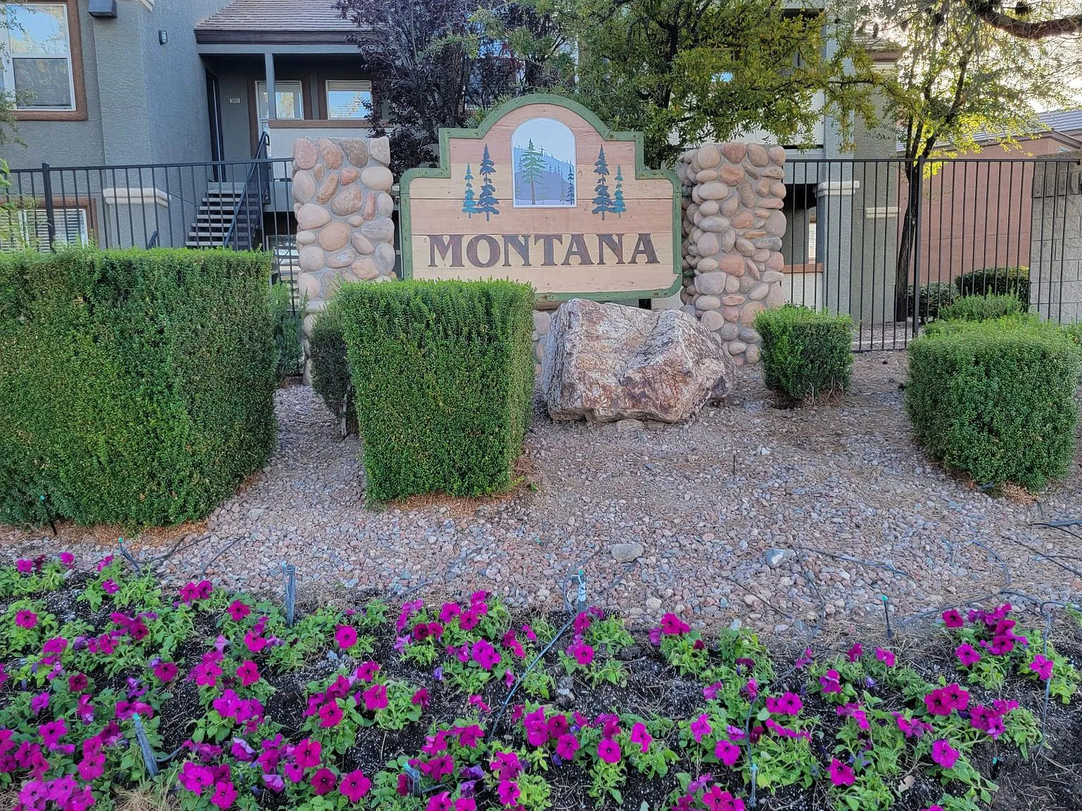 555 E Silverado Ranch Blvd — Photo 2