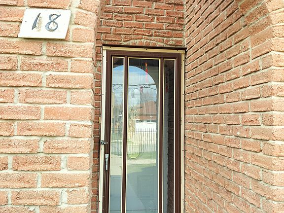 2nd image of 81 Irwin Rd #18