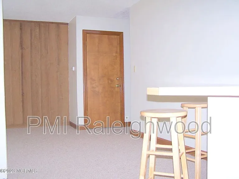 220 Foxkroft Dr — Photo 18