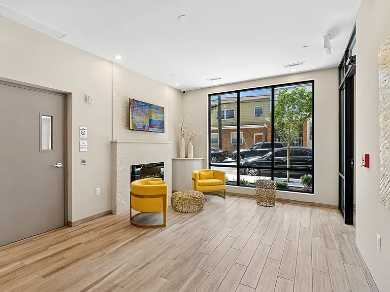 6810 Polk St — Photo 10