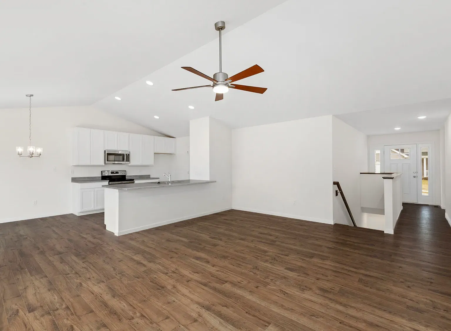 3 bed, 1315 sqft, $2,475 — Photo 2