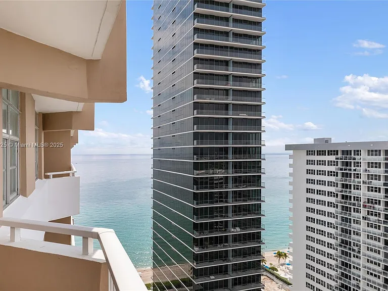 1980 S Ocean Dr — Photo 4