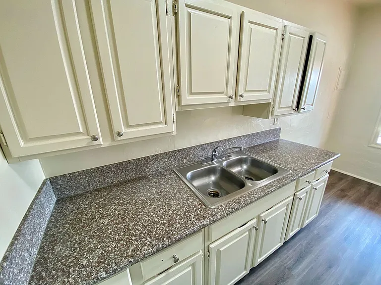 1273 S Woods Ave — Photo 6