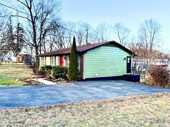 3rd image of 127 Farmdale Dr