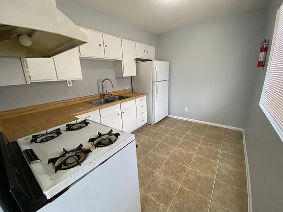 4th image of 320 Vermont St NE APT C