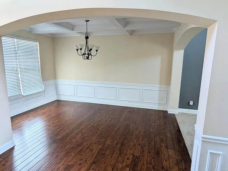 718 Erika Ln — Photo 2