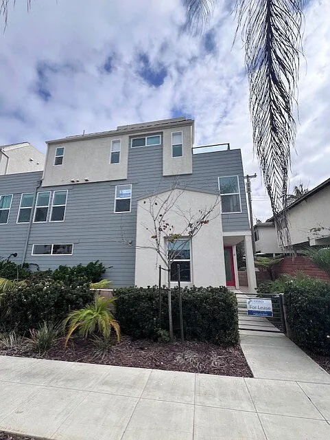 3 bed, 3.0 bath, 1731 sqft, $5,200 — Photo 3