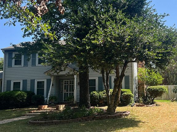 2nd image of 816 Colonial Cir