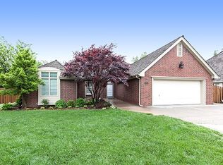 9449 E Bent Tree Cir, Wichita, KS 67226
