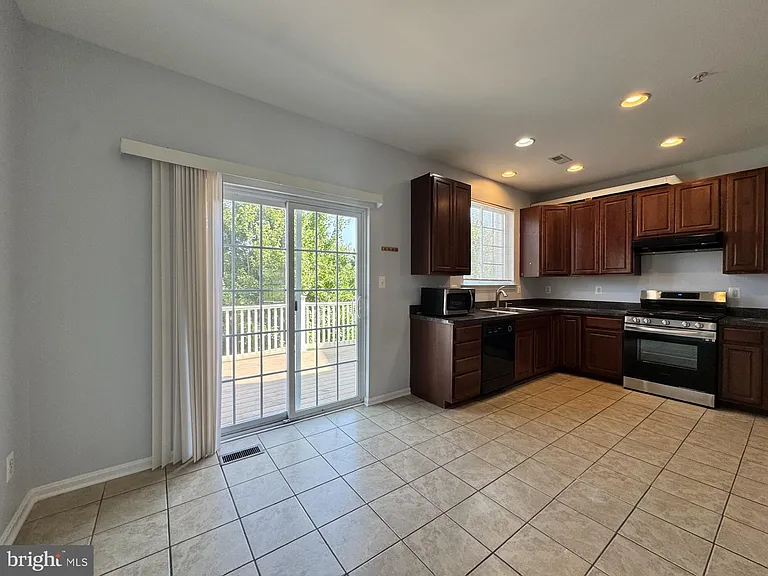 636 Tantallon Ct #140 — Photo 5