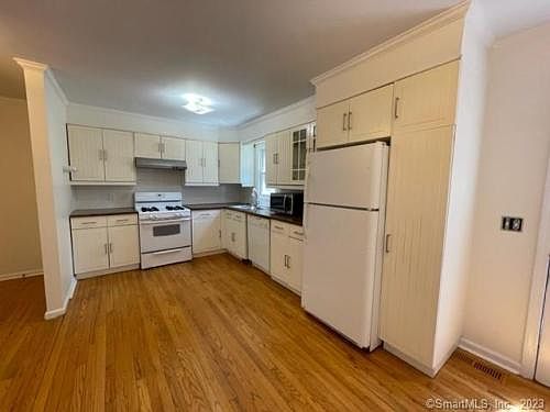 4th image of 85 Long Hill Ave #85