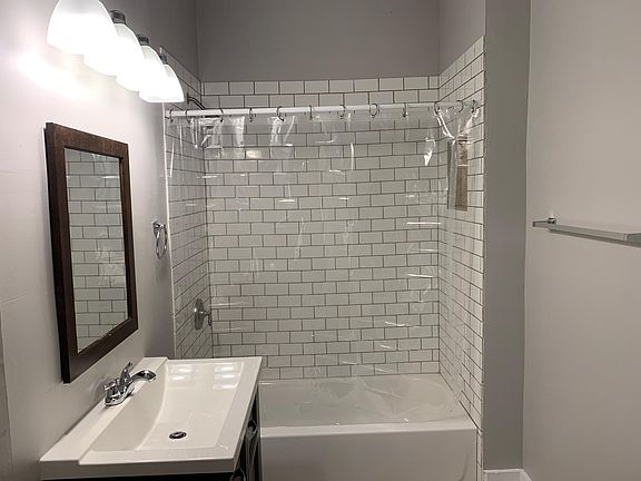 5th image of 818 E Carson St
