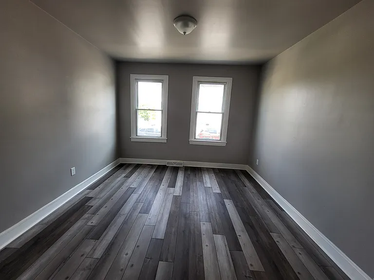 830 W Wilkes Barre St — Photo 5