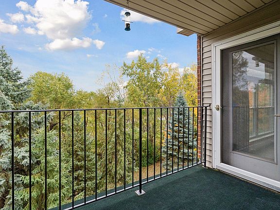 4th image of 2496 County Road C2 W APT 303