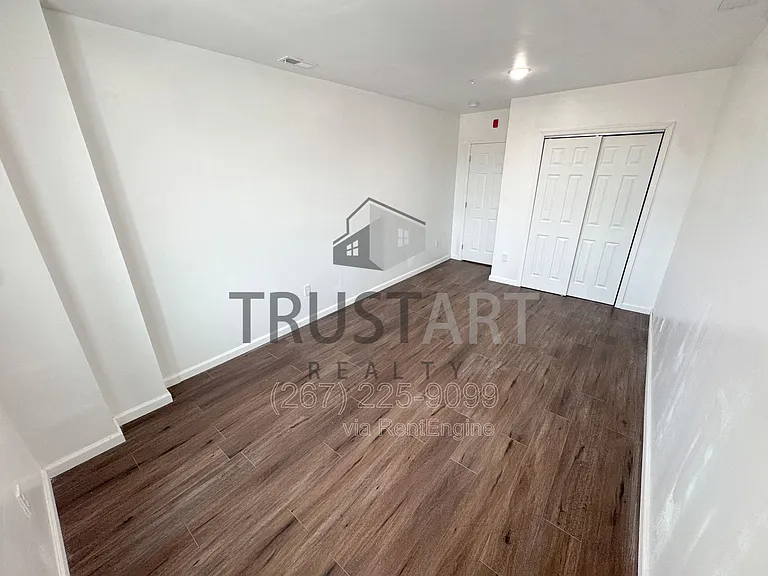 2317 N 15th St #7 — Photo 11