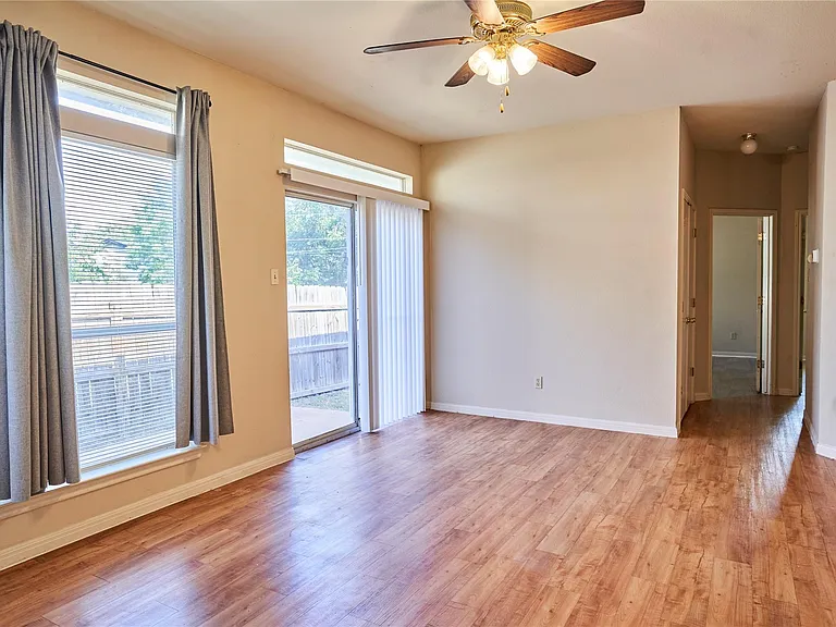508 Gregory Ct — Photo 6