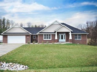 1592 W Foxcliff Dr, Martinsville, IN 46151