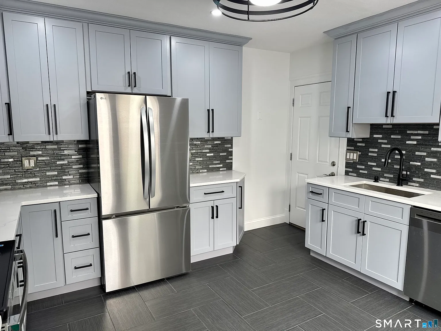 2 bed, 1.0 bath, 1300 sqft, $2,500 — Photo 1