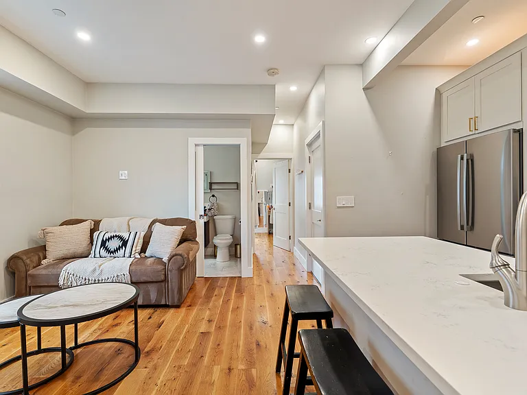 182 W 7th St #2 — Photo 3