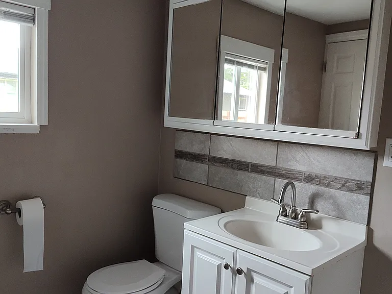 1008 W Stockwell St — Photo 12