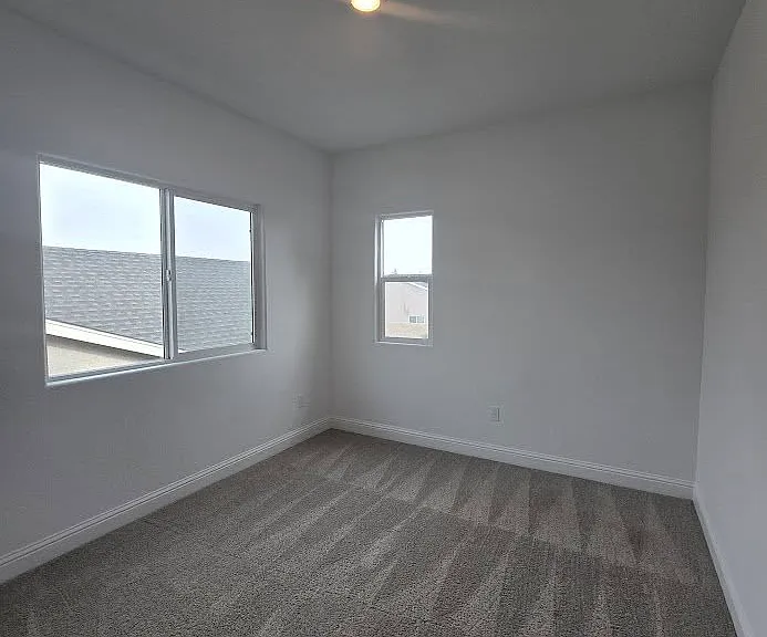 2320 S Claremont Ave — Photo 49