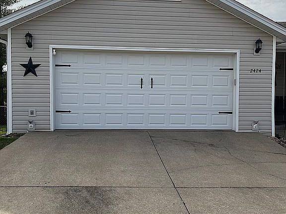 4th image of 2424 Camel Back Rd