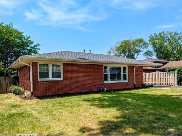 413 Brown St, Wauconda, IL 60084