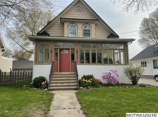 214 10th St NW, Mason City, IA 50401