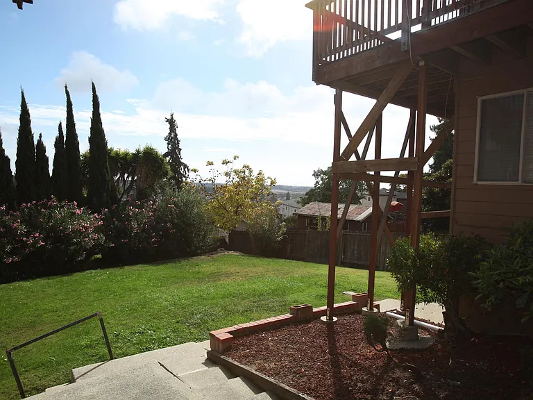 2119 Placer Dr — Photo 2