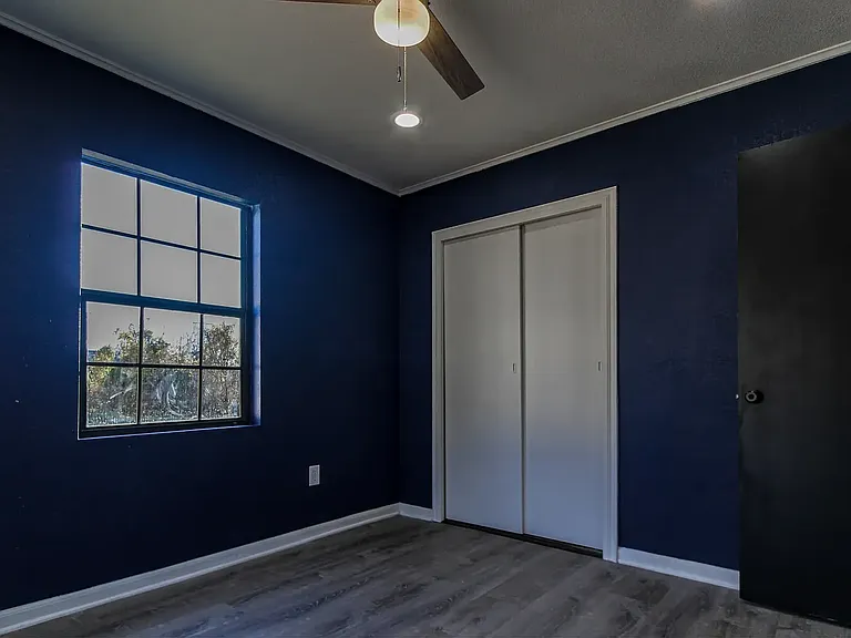 608 E Zion St — Photo 3
