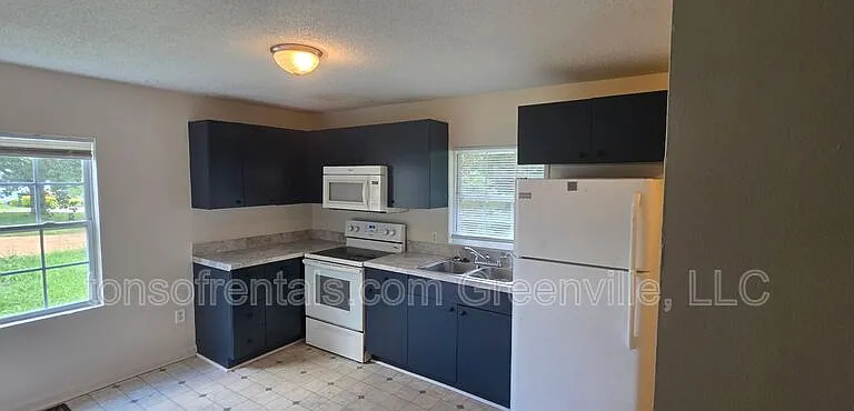 1501 Howard Dr — Photo 2