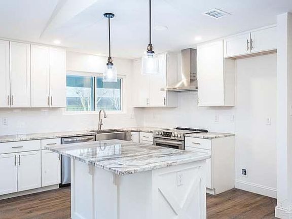 3rd image of 1001 Villa Venyce Ct