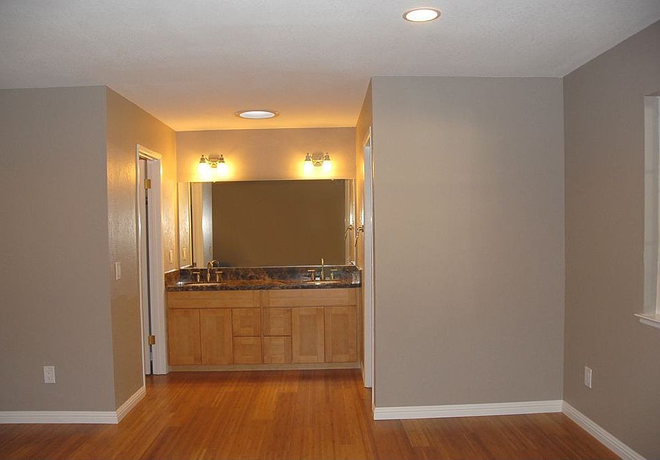 2nd image of 3861 Payne Ave