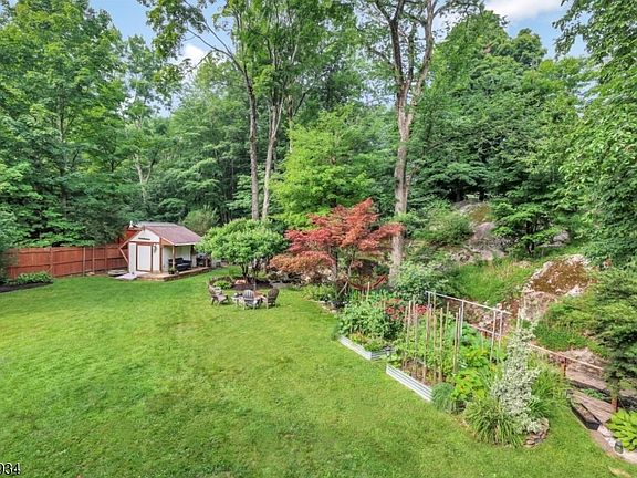 5th image of 461 Otterhole Rd